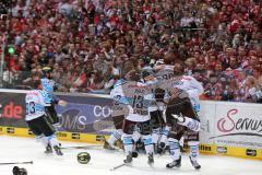 DEL - Playoff Finale - Kölner Haie KEC - ERC Ingolstadt - Das Spiel ist aus, Sieg Deutscher Meister Ingolstadt Jubel