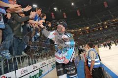 DEL - Playoff Finale - Kölner Haie KEC - ERC Ingolstadt - Ingolstadt ist Deutscher Meister Feier Fans Christoph Gawlik (11)