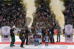 DEL - Playoff Finale - Kölner Haie KEC - ERC Ingolstadt - Deutscher Meister 2014 - Sieg Meister Jubel, die Mannschaft komplett auf dem Eis und Tyler Bouck (12) holt den Pokal