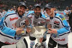 DEL - Playoff Finale - Kölner Haie KEC - ERC Ingolstadt - Ingolstadt ist Deutscher Meister Feier Torwart Timo Pielmeier (51)  Thomas Greilinger (39) Christoph Gawlik (11)