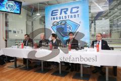 DEL - ERC Ingolstadt - Saison 2013/2014 - Neuvorstellung von Sportlichen Leiter und Geschäftsführer - Pressekonferenz von links Beiratsvorsitzender Jürgen Arnold, Sportlicher Leiter Jiri Ehrenberger, Pressesprecher Bernhard Enzinger, Geschäftsführer (neu)