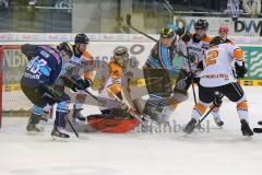 DEL - ERC Ingolstadt - Grizzly Adams Wolfsburg  -gefährlich vor dem Tor von Sebastian Vogl, links Derek Hahn (43) verdeckt Puck und rechts Travis Turnbull (71)