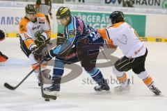 DEL - ERC Ingolstadt - Grizzly Adams Wolfsburg - mitte John Laliberte (15) kämpft ich durch