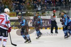 DEL - Playoff Finale - Spiel 4 - ERC Ingolstadt - Kölner Haie - Tyler Bouck (12) Tor Jubel Robert Sabolic (25) und links Benedikt Schopper (10)