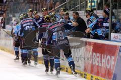 DEL - ERC Ingolstadt - Kölner Haie # Greg Classen (79) im Alleingang aufs Tor zieht ab zum 4. Tor für Ingolstadt, Jubel an der Spielerbank
