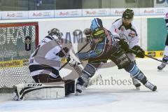 DEL - ERC Ingolstadt - Icetigers Nürberg - John Laliberte (15) scheitert an Torwart Tyler Weiman