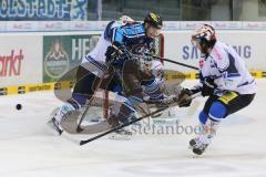 DEL - ERC Ingolstadt - Schwenninger Wild Wings - John Laliberte (15) vor dem Tor von Dimitri Pätzold