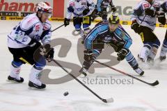 ERC Ingolstadt - Schwenninger Wild Wings -Jakub Ficenec mit einem Schlagschuß -  Foto: Jürgen Meyer