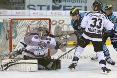 DEL - ERC Ingolstadt - Icetigers Nürberg - Alexander Oblinger (20) scheitert am Torwart Tyler Weiman