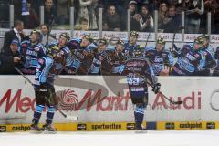 DEL - PlayOff - ERC Ingolstadt - Krefeld Pinguine - Tor zum 3:0 durch rechts Thomas Greilinger (39) Jubel auf der Spileerbank