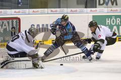 DEL - ERC Ingolstadt - Icetigers Nürberg - Patrick Hager (52)  scheitert an Torwart Tyler Weiman