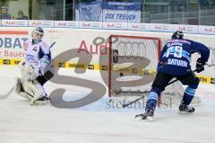 ERC Ingolstadt - Schwenninger Wild Wings - Greg Classen schießt am leeren Tor vorbei - Foto: Jürgen Meyer