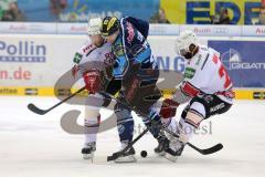 DEL - ERC Ingolstadt - Kölner Haie - PlayOff Finale 2014 - Spiel 2 - Robert Sabolic (25) im Zweikampf um den Puck