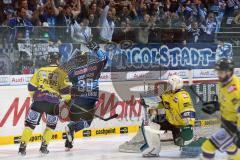 DEL - PlayOff - ERC Ingolstadt - Krefeld Pinguine - Tor Jubel nach einer Minute Thomas Greilinger (39)