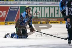 DEL - ERC Ingolstadt - Grizzly Adams Wolfsburg - Travis Turnbull (71) hat einen Schlag auf den Hals bekommen