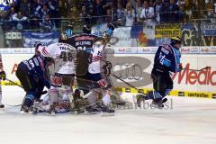 DEL - ERC Ingolstadt - Eisbären Berlin - Jean-Francois Boucher trifft zum 2:2. Eddy Rinke-Leitans und Greg Classen jubeln mit.  Foto: Adalbert Michalik