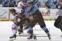 DEL - ERC Ingolstadt - Eisbären Berlin - Schlägerei zwischen Travis Turnbull (71) und Julian Talbot