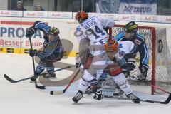 DEL - ERC Ingolstadt - Iserlohn Roosters - links Robert Sabolic (25) knapp am Tor von Mathias Lange