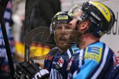 DEL - Playoff Finale - Spiel 4 - ERC Ingolstadt - Kölner Haie - Robert Sabolic (25)  und Travis Turnbull (71) auf der Bank