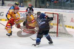 DEL - 2013/2014 - ERC Ingolstadt - Düsseldorf EG - Robert Sabolic (25) nimmt Mass und trifft zum 1:0 Tor Jubel. Torwart DEG Stefan Ridderwall hat keine Chance