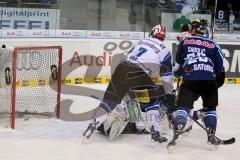 ERC Ingolstadt - Schwenninger Wild Wings - Alexander Oblinger zum Führungstreffer zum 3:2 - Foto: Jürgen Meyer