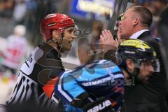 DEL - Playoff Finale - Spiel 4 - ERC Ingolstadt - Kölner Haie - Schiedsrichter Diskussion mit Cheftrainer Niklas Sundblad