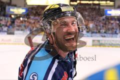 DEL - Playoff Halbfinale - ERC Ingolstadt - Hamburg Freezers - Spiel 6 - Sieg Finale Einzug Travis Turnbull (71)