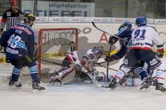 ERC Ingolstadt - Adler Mannheim - Foto: Derek Hahn wartet auf den Puck von Travis Turnball - Jürgen Meyer