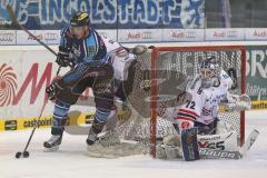 DEL - ERC Ingolstadt - Eisbären Berlin - John Laliberte (15)  umfährt das Tor und trifft zum 2:1 Tor Jubel, Torwart Robert Zepp durch die Beine