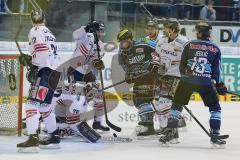 DEL - ERC Ingolstadt - Eisbären Berlin - mitte Thomas Greilinger (39) am Puck, links Torwart Robert Zepp