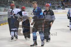 DEL - Playoff Halbfinale - ERC Ingolstadt - Hamburg Freezers - Schlägerei mit Alexander Oblinger (20)