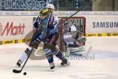 DEL - Playoff Halbfinale - ERC Ingolstadt - Hamburg Freezers - Kampf um den Puck vor dem Hamburger Tor, Robert Sabolic (25)