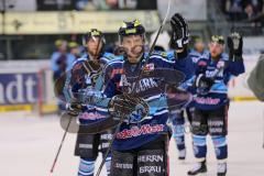 DEL - Playoff Halbfinale - ERC Ingolstadt - Hamburg Freezers - Sieg in der Serie Panther bedanken sich bei den Fans Patrick Hager (52)