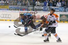 DEL - ERC Ingolstadt - Grizzly Adams Wolfsburg - Tim Conboy (4) zieht ab von der Mitte