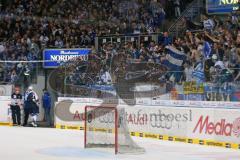 DEL - Playoff Halbfinale - ERC Ingolstadt - Hamburg Freezers - Wolf muss gehen wegen Schlägerei, Fans schimpfen hinterher