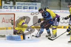 DEL - PlayOff - ERC Ingolstadt - Krefeld Pinguine - Alexander Oblinger (20) scheitert an Torwart Jerry Kuhn