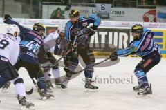 DEL - Playoff Halbfinale - ERC Ingolstadt - Hamburg Freezers - Travis Turnbull (71) mitte und rechts John Laliberte (15) knapp am Tor