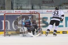 DEL - ERC Ingolstadt - Icetigers Nürberg - Torwart Timo Pielmeier (51) beim Penaltyschießen