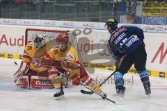 DEL - 2013/2014 - ERC Ingolstadt - Düsseldorf EG - rechts John Laliberte (15) umfährt das Tor von Stefan Ridderwall und verfehlt, 18 DEG Dominik Daxelberger