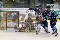 ERC Ingolstadt - Adler Mannheim - Alexander Oblinger mit seinem Tor zum 5:1 Endstand - Foto: Jürgen Meyer