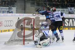 DEL - ERC Ingolstadt - Schwenninger Wild Wings - John Laliberte (15) mit seinem zweiten Tor Torwart Dimitri Pätzold keine Chance Jubel