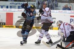 DEL - 2013 - ERC Ingolstadt - EHC Red Bull München - Ziga Jeglic (13) lässt Puck durch, Torwart Niklas Treurle hält