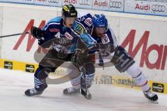 ERC Ingolstadt - Adler Mannheim - Patrick Hager undMarkus Kink (weiß Mannheim) - Foto: Jürgen Meyer