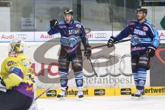 DEL - ERC Ingolstadt - Krefeld Pinguine - PlayOff Viertelfinale - 2. Spiel - 3:0 Tor Jubel links Travis Turnbull (71) und rechts John Laliberte (15)