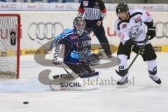 DEL - ERC Ingolstadt - Nürnberg IceTigers - Torwart Timo Pielmeier (51) wehrt einen Puck ab