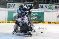 DEL - Playoff Halbfinale - ERC Ingolstadt - Hamburg Freezers - Travis Turnbull (71) scheitert am Goalie