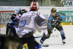 DEL - ERC Ingolstadt - Schwenninger Wild Wings - rechts Derek Hahn (43) verpasst den Puck