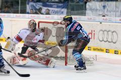 DEL - Playoff Finale - ERC Ingolstadt - Kölner Haie - Jared Ross (42) bei Torwart Danny aus den Birken