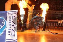 DEL - Playoff Halbfinale - ERC Ingolstadt - Hamburg Freezers - Vor dem Spiel Fans Choreographie, Einlauf Kinder mit Fahnen - Alexander Oblinger (20)