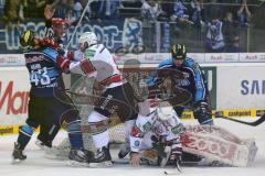 DEL - ERC Ingolstadt - Kölner Haie - PlayOff Finale 2014 - Spiel 2 - Kampf vor dem Tor links Derek Hahn (43) und rechts John Laliberte (15)